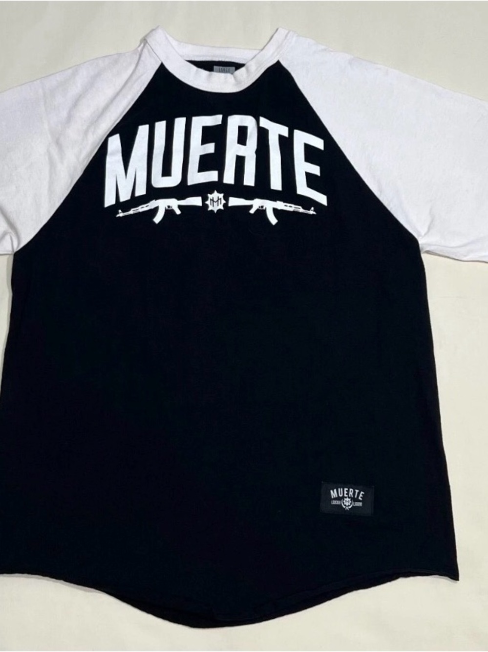Hasta Muerte Black & White Raglan Sleeve Men's Size Large Crewneck T-Shirt